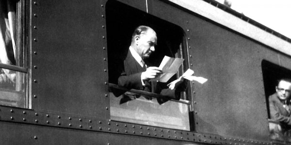 Atatürk Kütahya Tren Garında